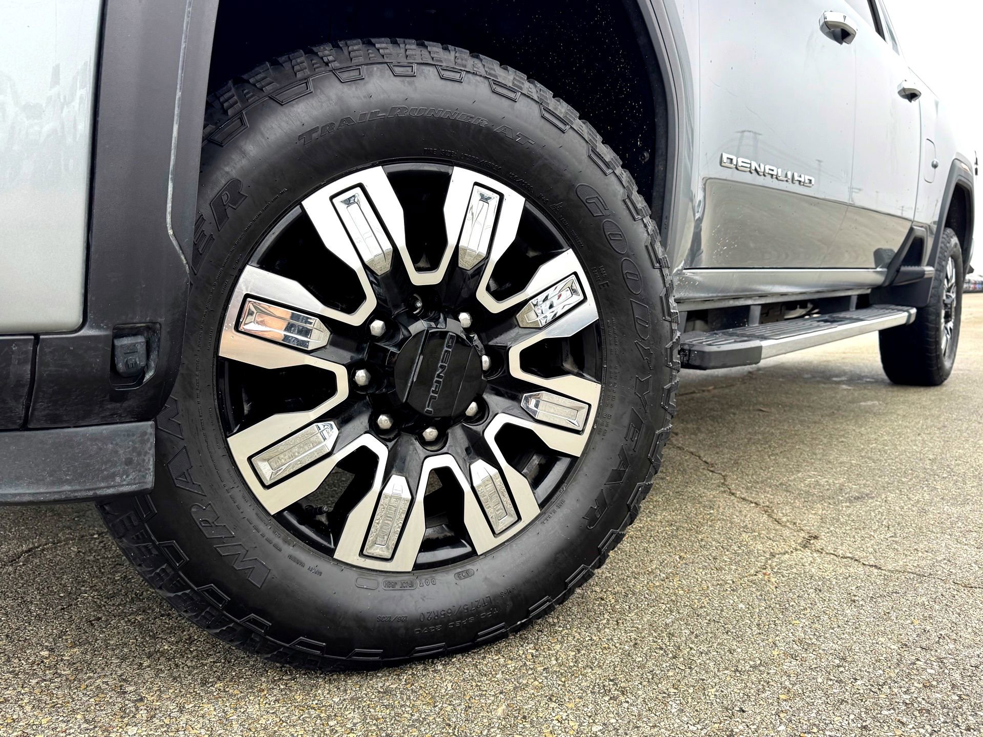 Used 2024 GMC Sierra 2500 Denali w/ Denali Reserve Package image 2