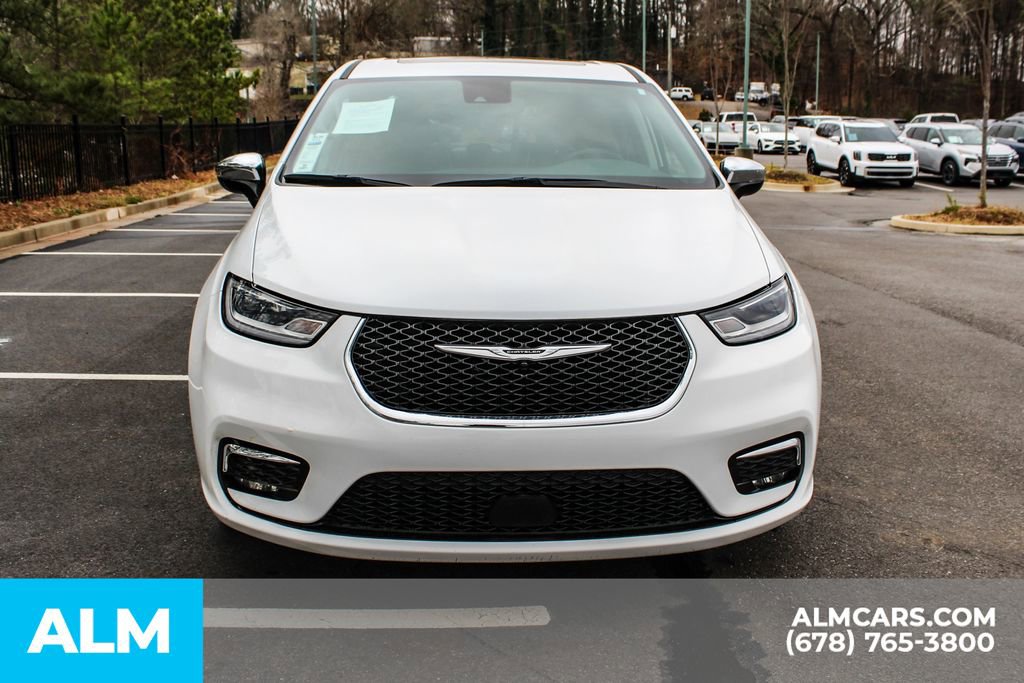 Used 2023 Chrysler Pacifica Limited image 10