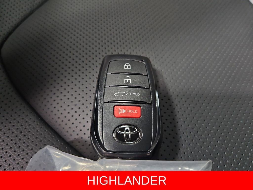 New 2026 Toyota Highlander Platinum image 31