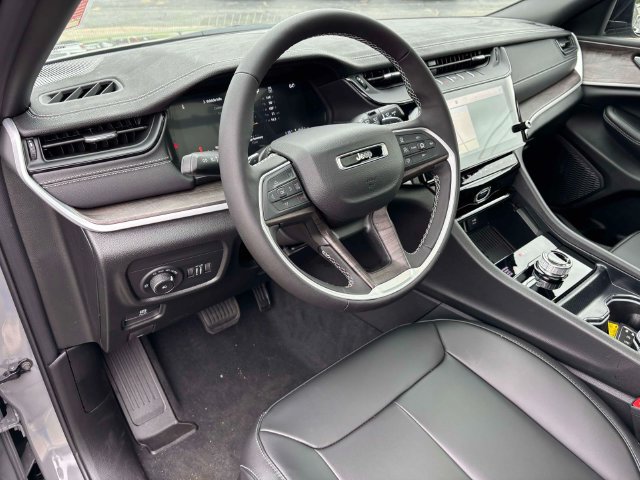New 2027 Jeep Grand Cherokee Limited w/ Limited Altitude Package AWD/4WD image 18