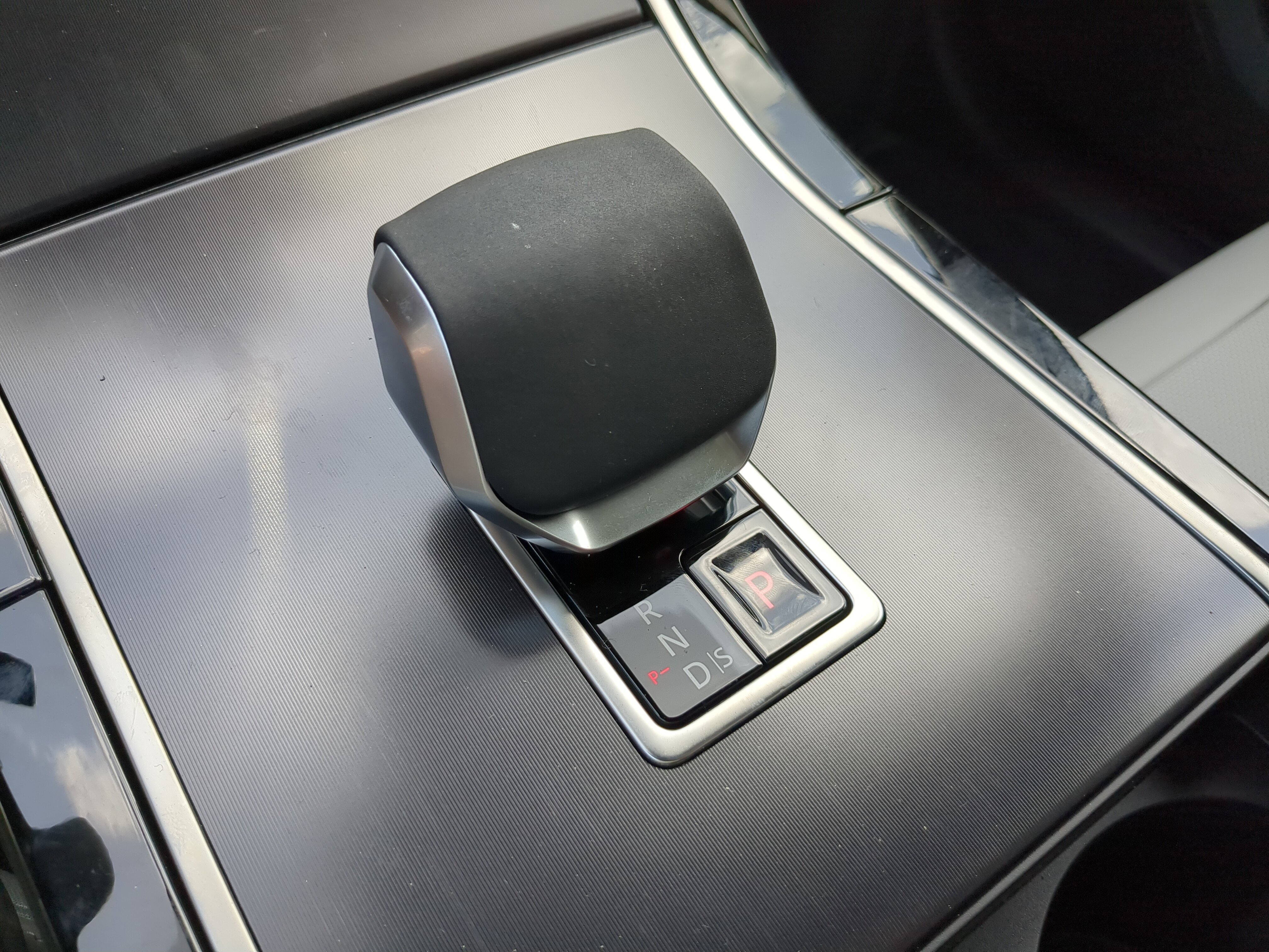 New 2026 Land Rover Range Rover Velar Dynamic SE image 25