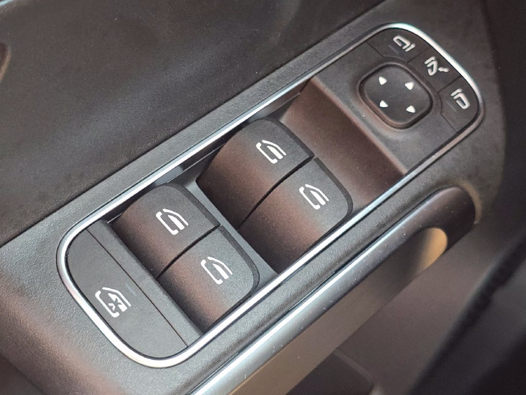 New 2026 Mercedes-Benz GLB 250 4MATIC image 26