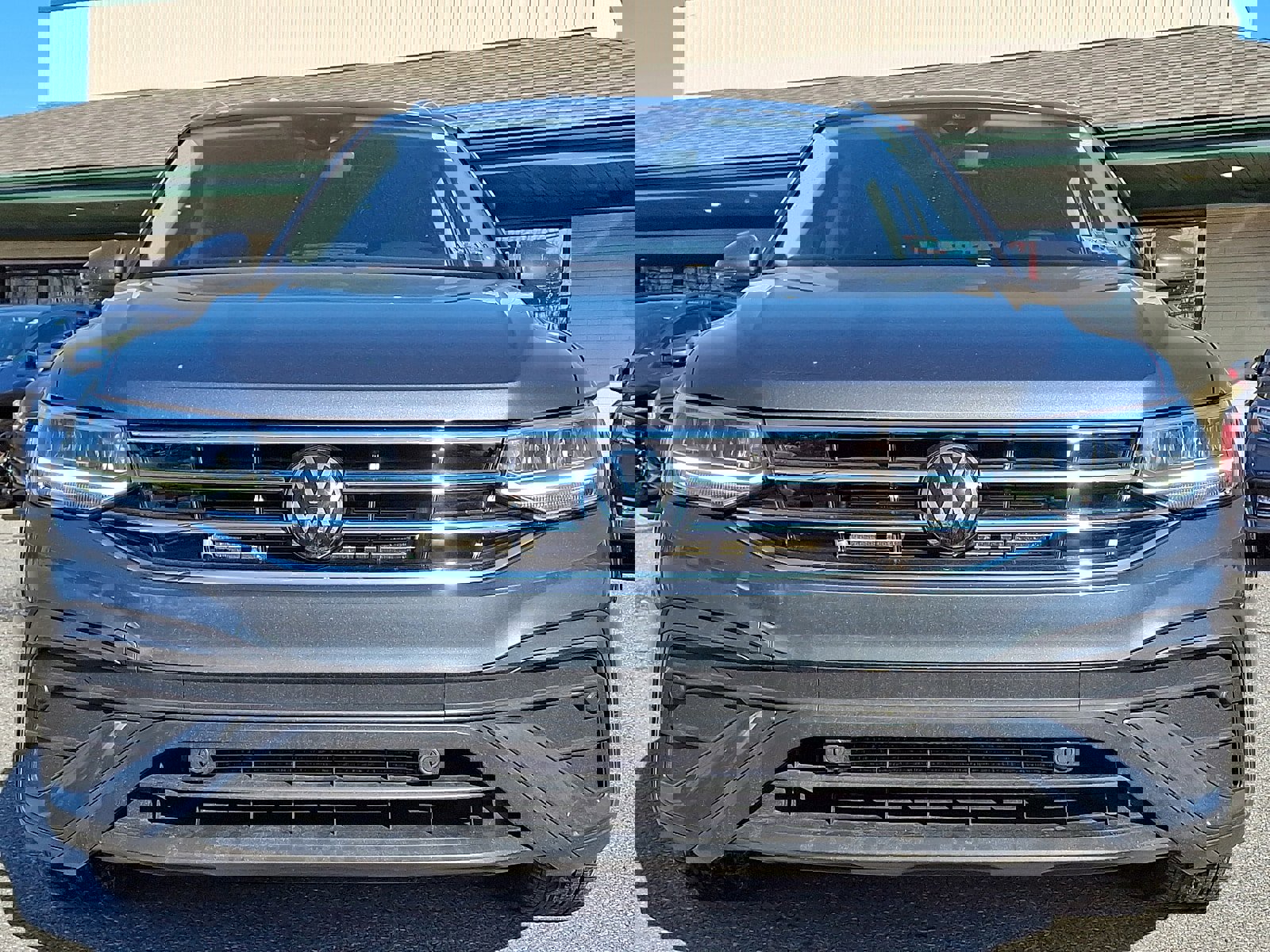 Used 2022 Volkswagen Tiguan SE image 2