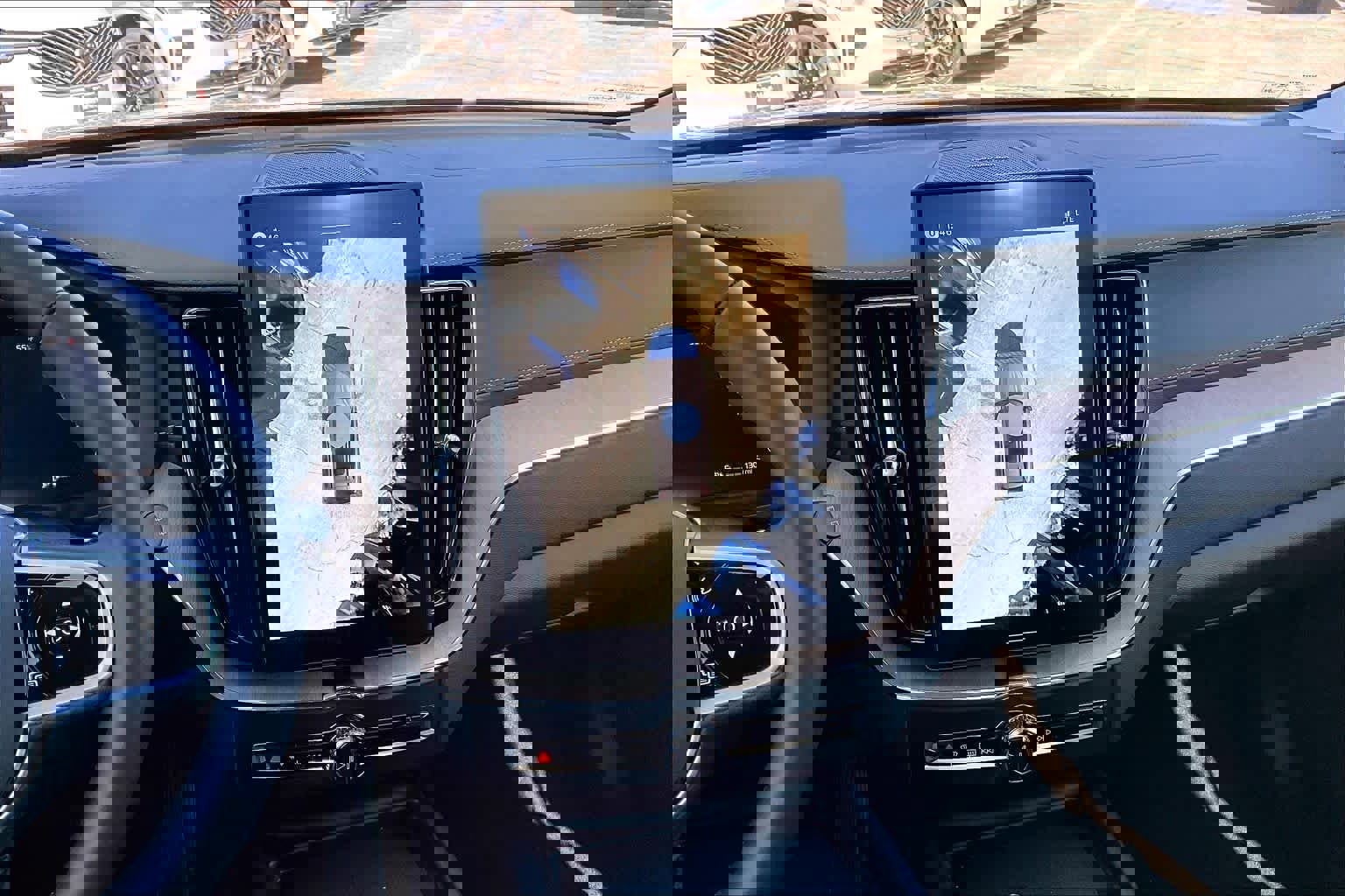 New 2026 Volvo XC60 B5 Ultra w/ Protection Package Premier image 8