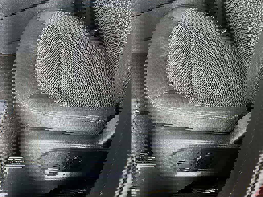 Used 2019 Ford Explorer XLT image 30