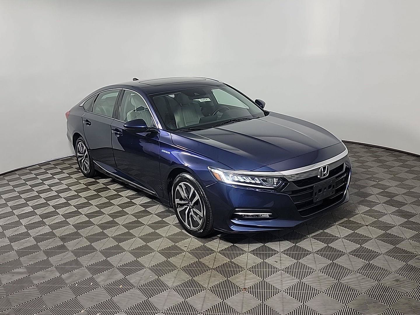 Certified 2020 Honda Accord EX-L image 2