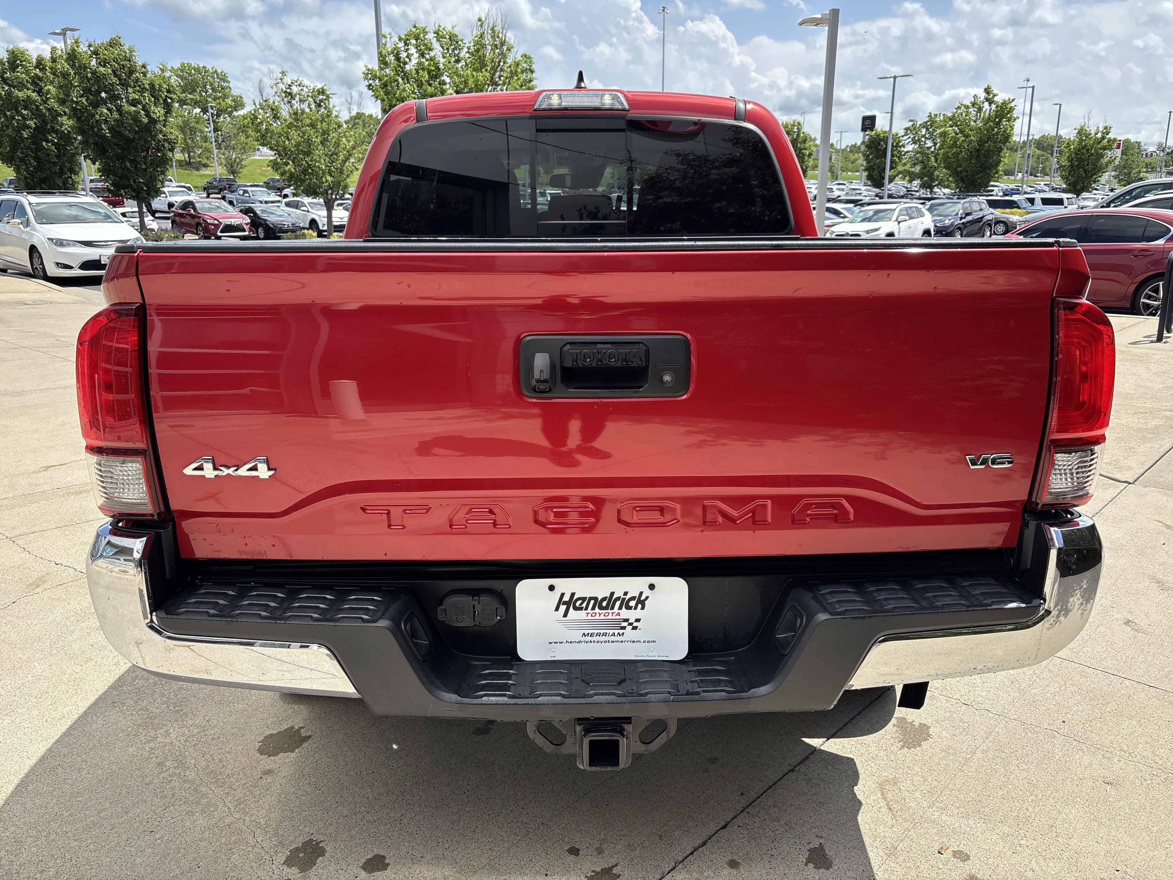 Used 2019 Toyota Tacoma SR5 AWD/4WD image 8