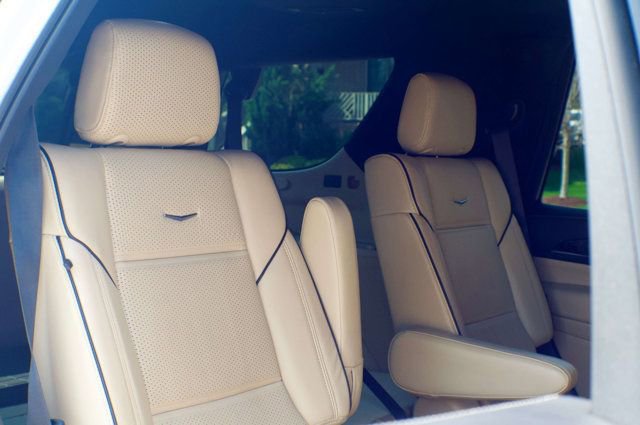 Used 2021 Cadillac Escalade Premium Luxury w/ Performance Package AWD/4WD image 57