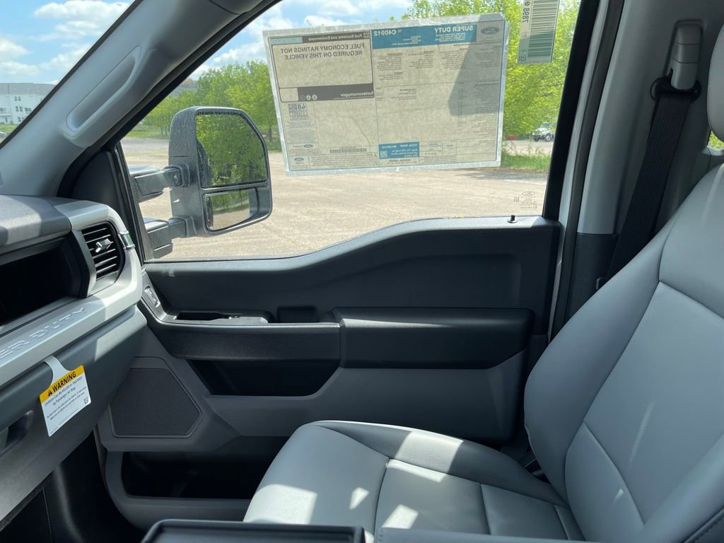 New 2026 Ford F550 4x4 Crew Cab image 13