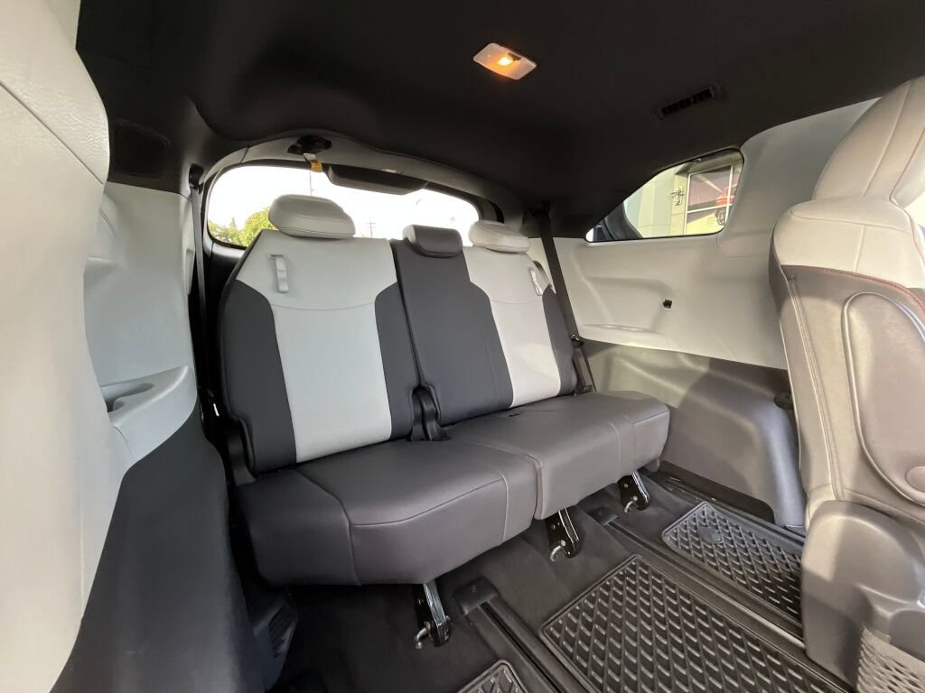 Used 2021 Toyota Sienna XSE FWD image 13
