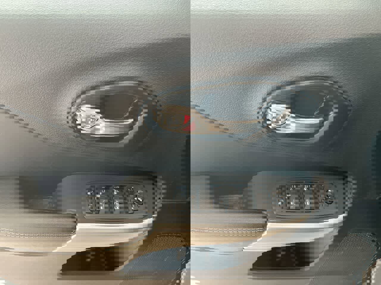 Used 2022 Jeep Cherokee Latitude w/ Trailer Tow Group image 13