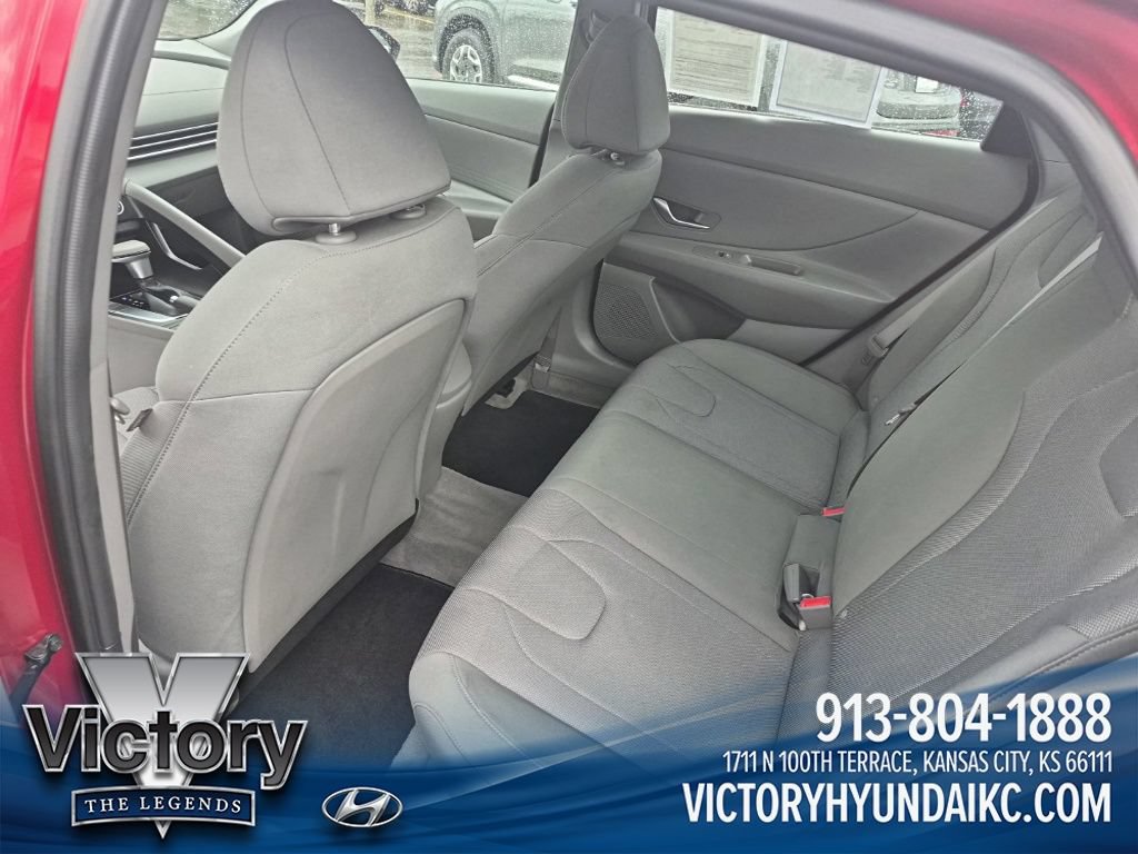Used 2023 Hyundai Elantra SE FWD image 11