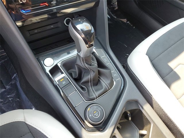 New 2025 Volkswagen Taos SE image 28