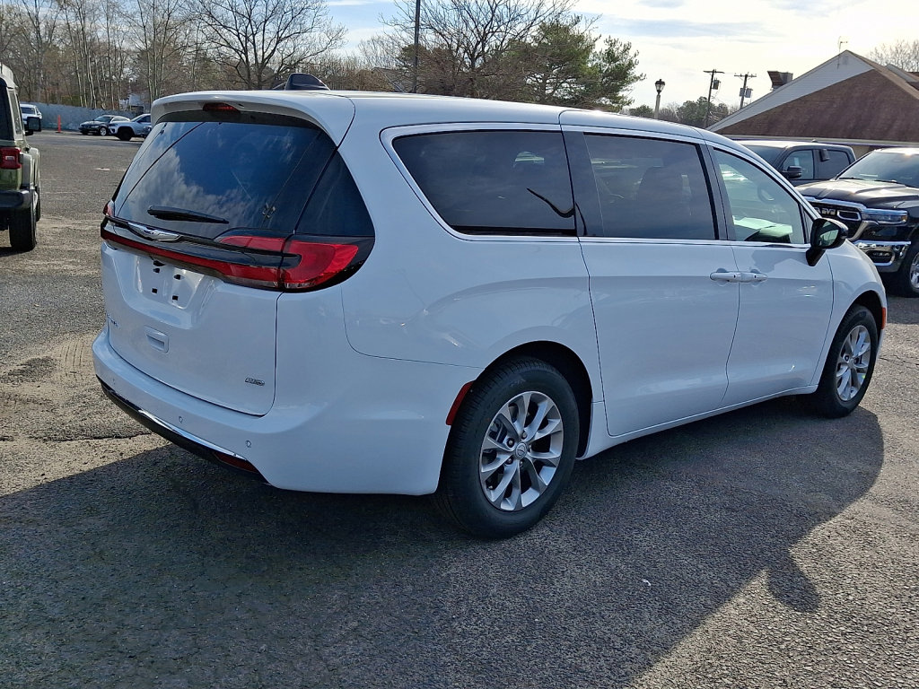 New 2026 Chrysler Pacifica Select AWD/4WD image 5