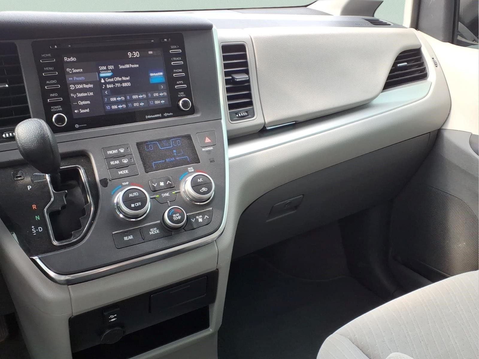 Used 2018 Toyota Sienna LE FWD image 7