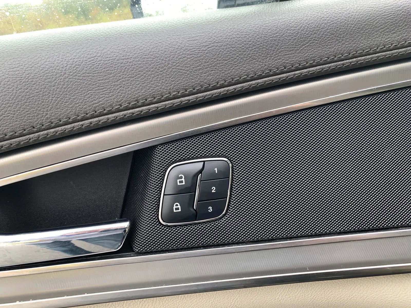 Used 2018 Lincoln MKX Reserve w/ Driver Assistance Package image 17