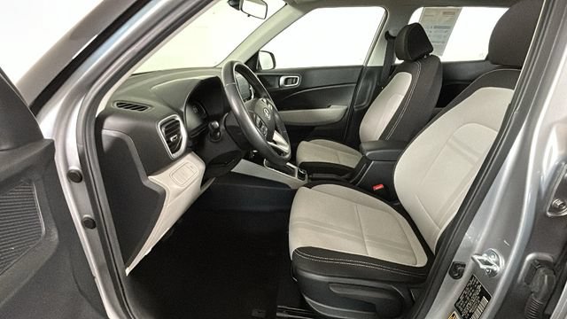 Used 2023 Hyundai Venue SEL FWD image 11