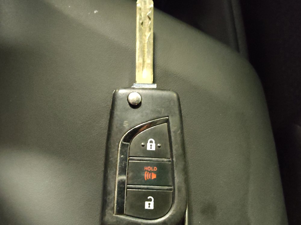 Used 2019 Toyota C-HR LE FWD image 32