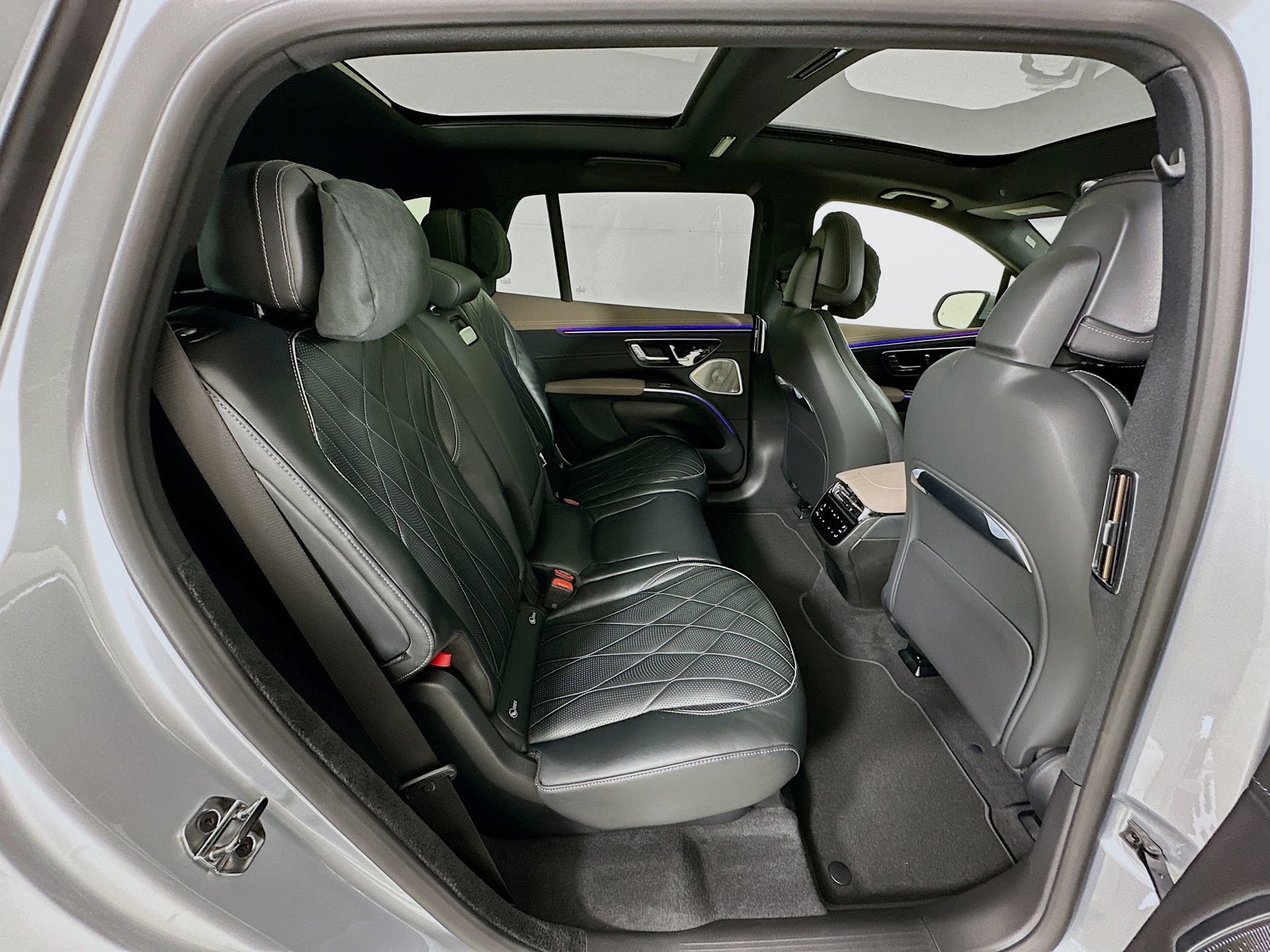New 2026 Mercedes-Benz EQS 550 4MATIC SUV image 31