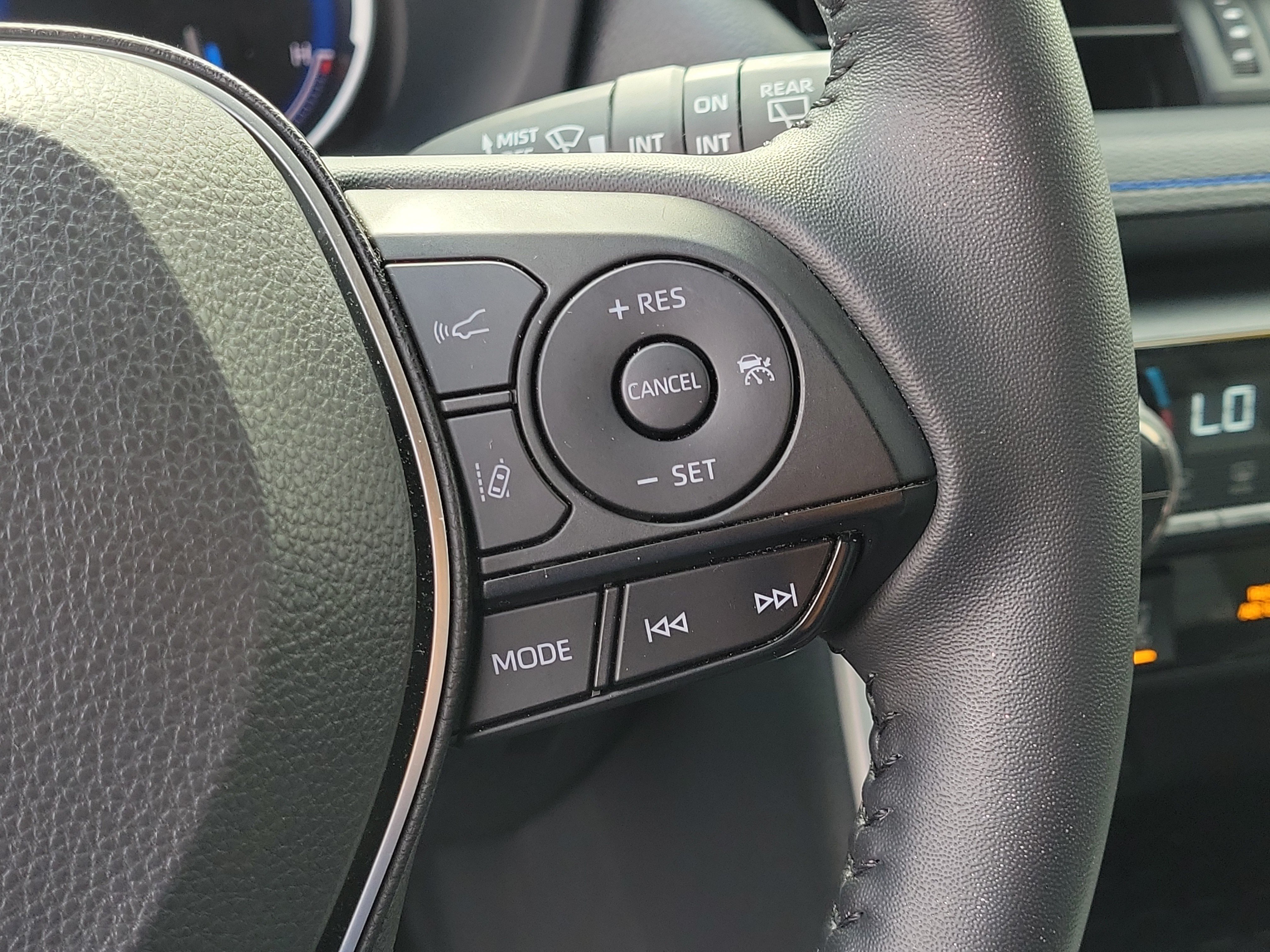 Used 2025 Toyota RAV4 XSE AWD/4WD image 31