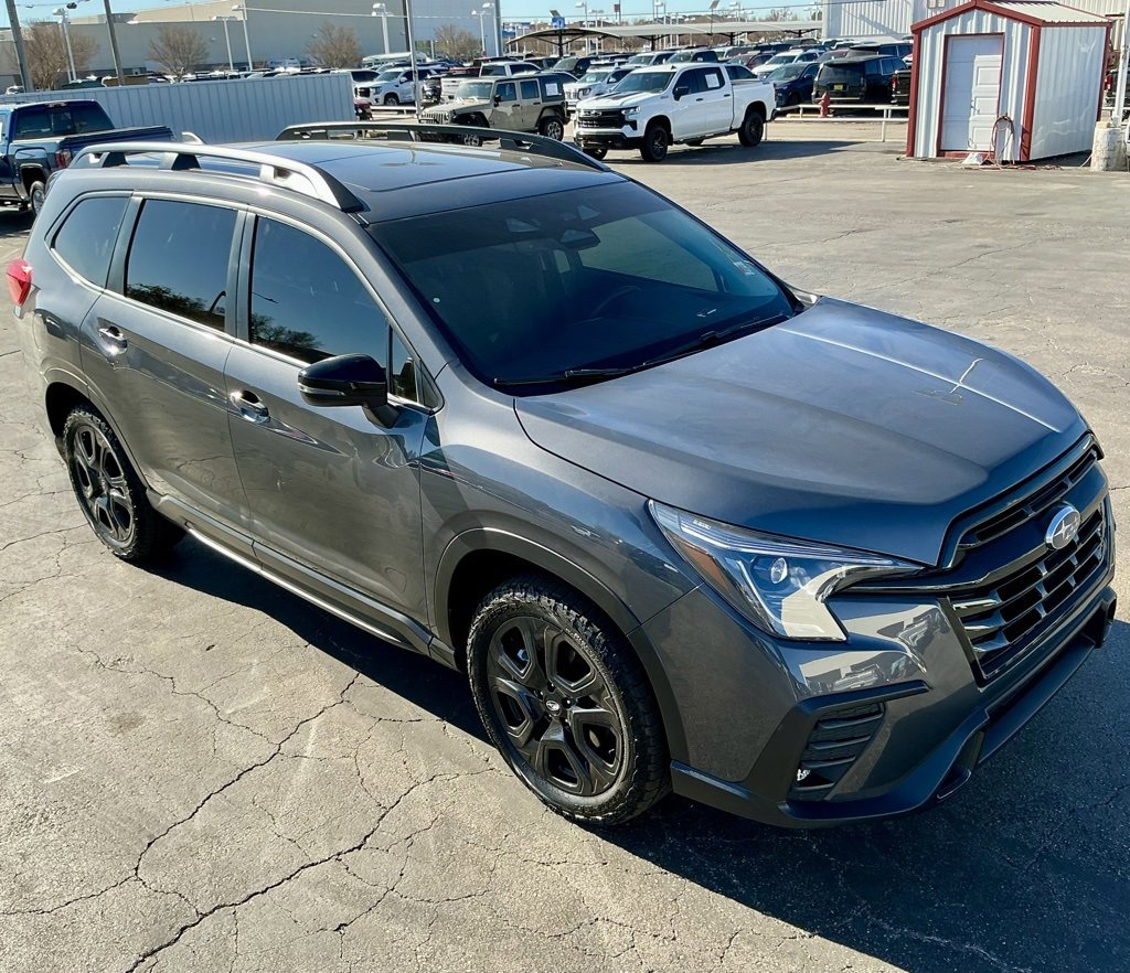Used 2023 Subaru Ascent Onyx Edition image 4