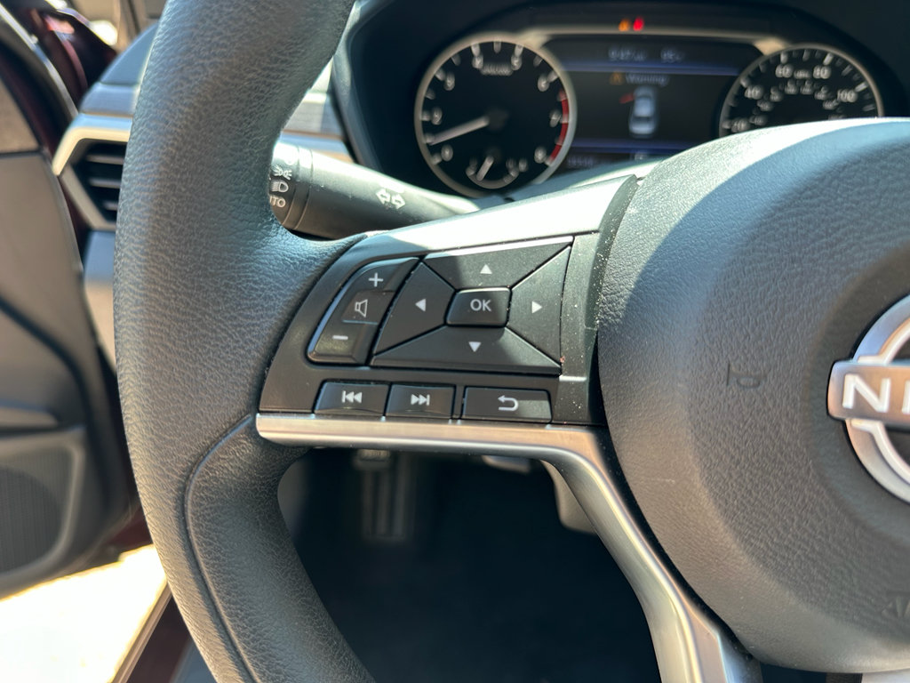 Used 2025 Nissan Altima 2.5 SV FWD image 19