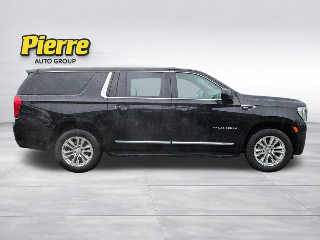 Used 2023 GMC Yukon XL SLT image 2