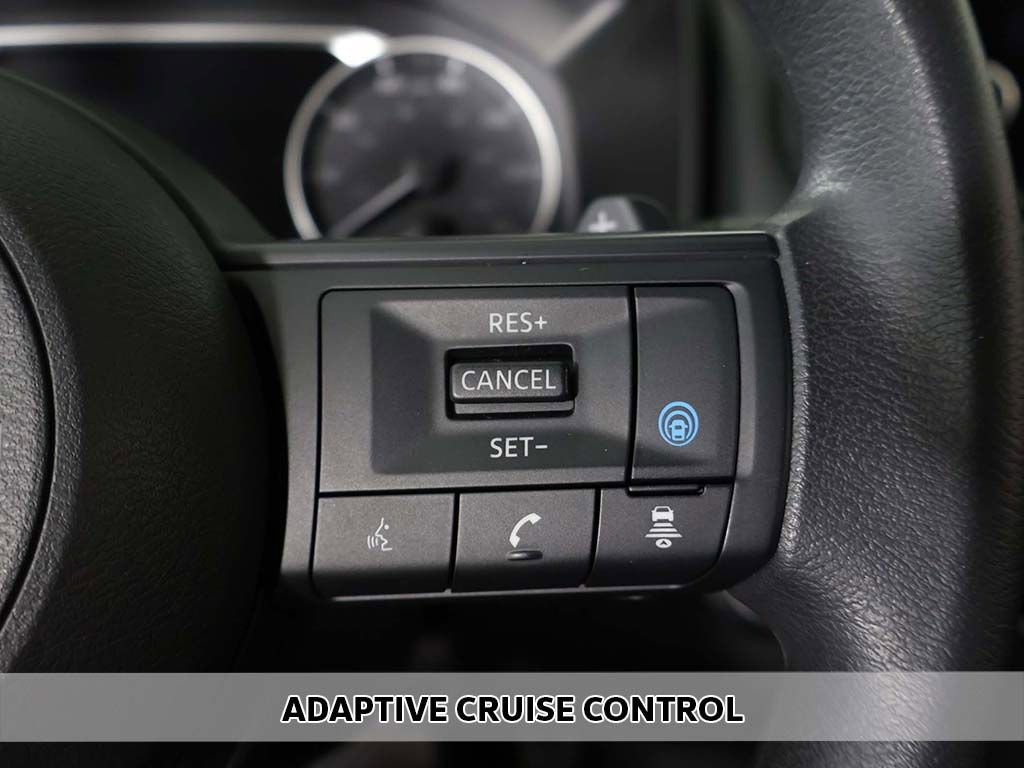 Used 2024 Nissan Rogue SV FWD image 3