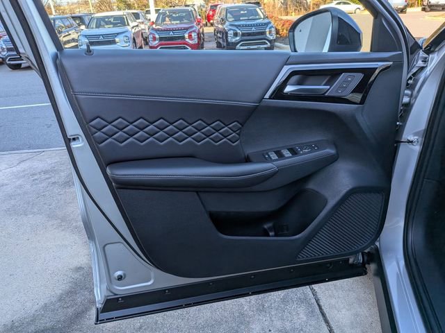 New 2025 Mitsubishi Outlander SEL Black Edition image 11