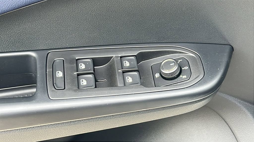 New 2026 Volkswagen Taos SEL image 23