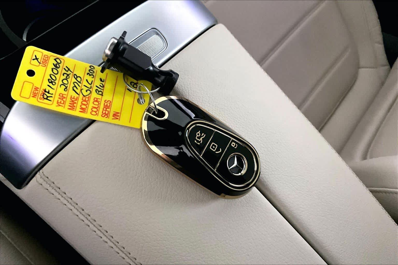 Used 2024 Mercedes-Benz GLC 300 4MATIC image 15