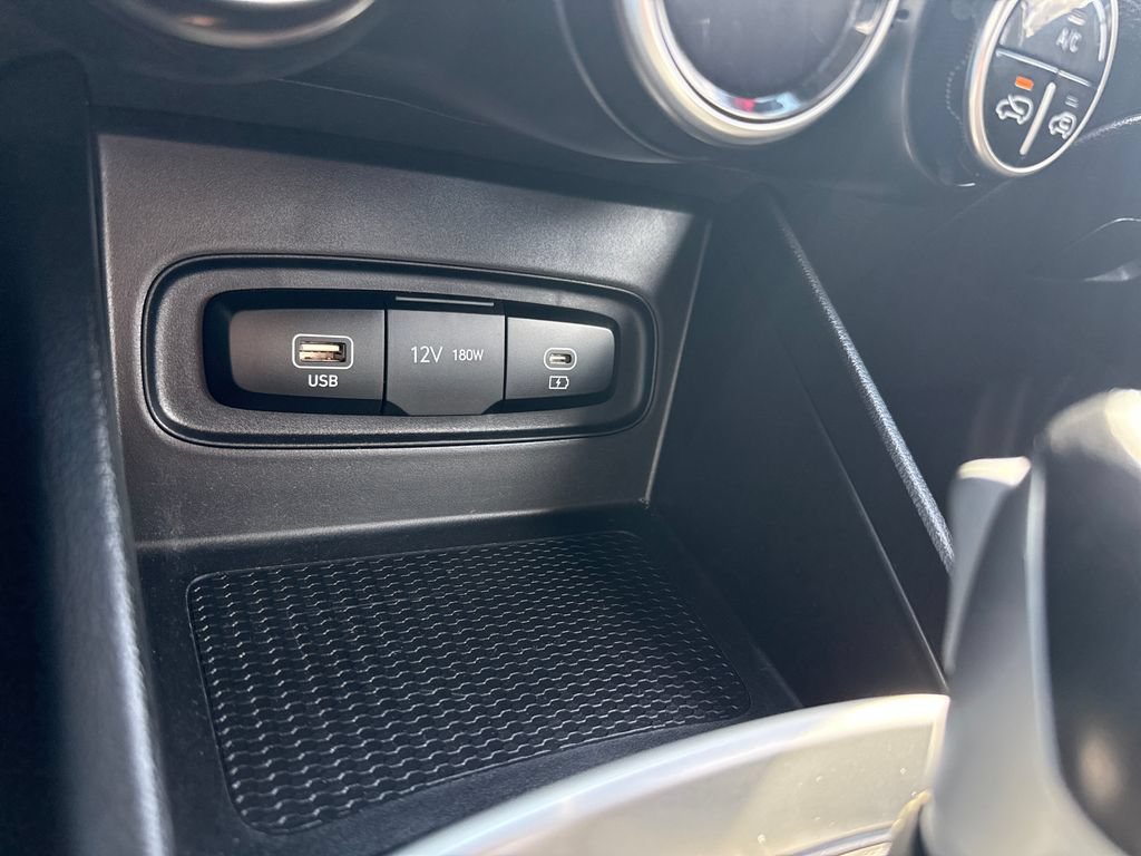 Used 2024 Hyundai Venue SEL FWD image 31