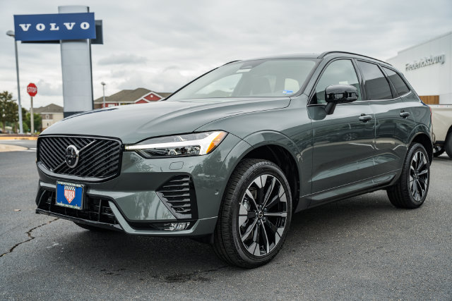 New 2027 Volvo XC60 B5 Plus AWD/4WD image 3