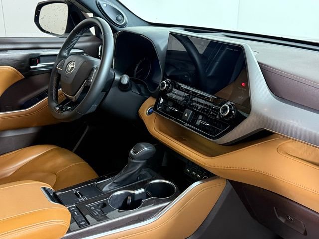 Used 2021 Toyota Highlander Platinum image 31