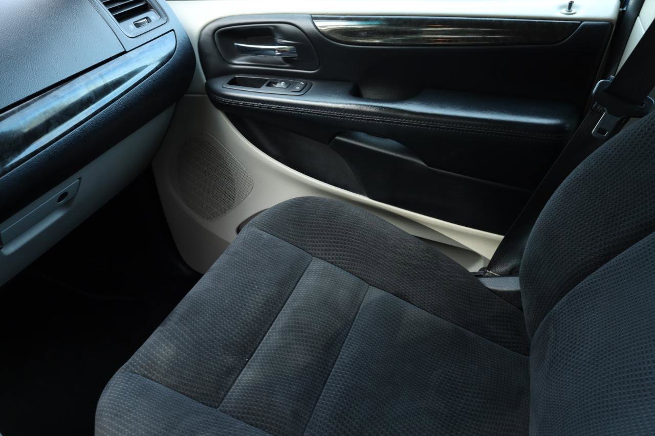 Used 2016 Dodge Grand Caravan American Value Package image 13
