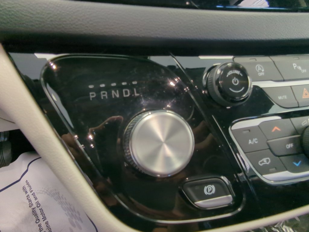 Used 2020 Chrysler Pacifica Touring-L FWD image 34