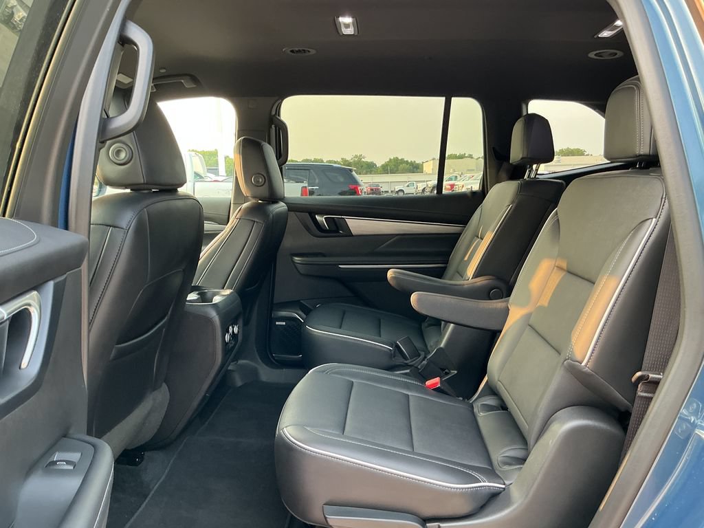 Used 2025 Buick Enclave Preferred FWD image 19