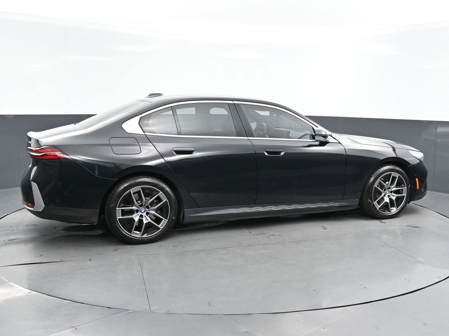 Used 2024 BMW i5 eDrive40i w/ M Sport Package image 8