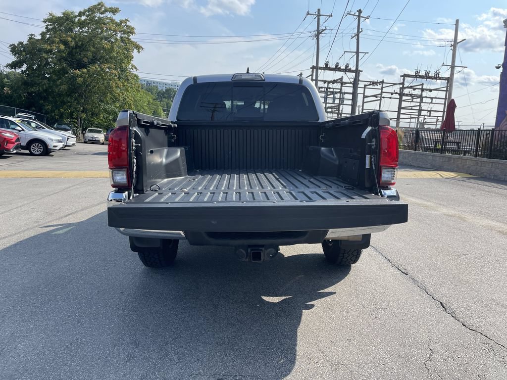 Used 2019 Toyota Tacoma SR5 AWD/4WD image 13
