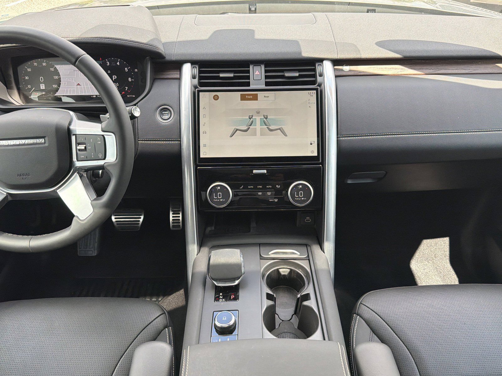 Used 2025 Land Rover Discovery Dynamic SE AWD/4WD image 16