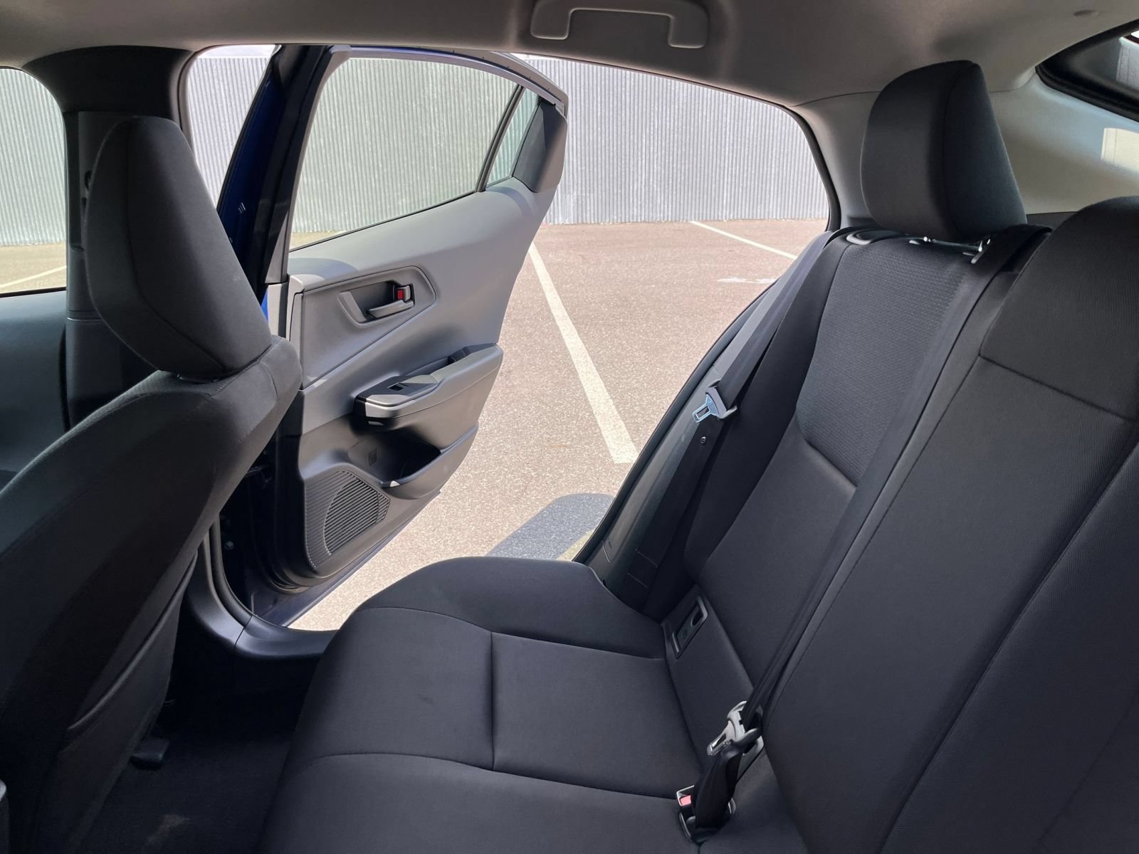 Used 2025 Toyota Prius LE FWD image 38
