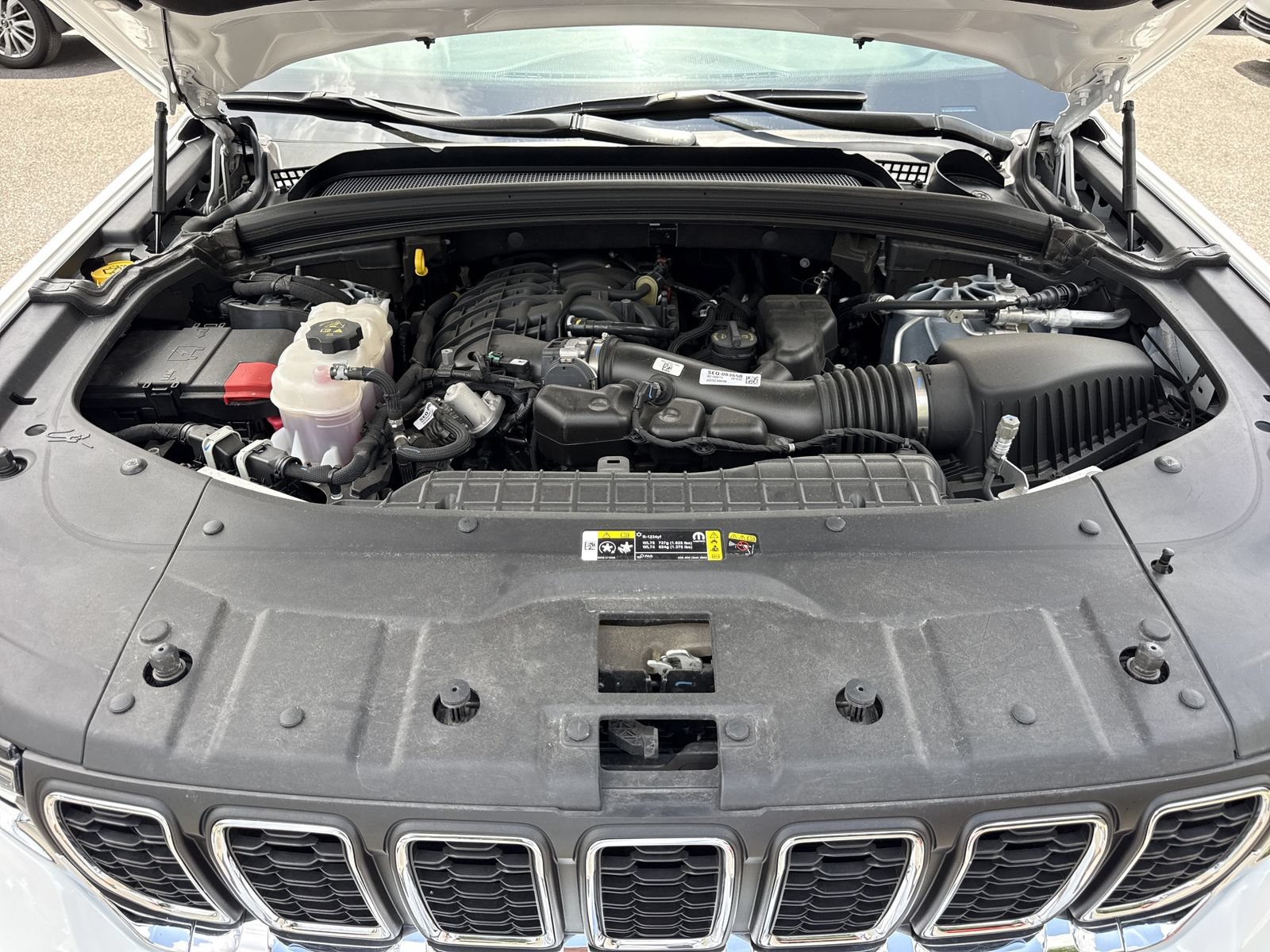 Used 2024 Jeep Grand Cherokee Laredo X w/ Luxury Tech Group I AWD/4WD image 35