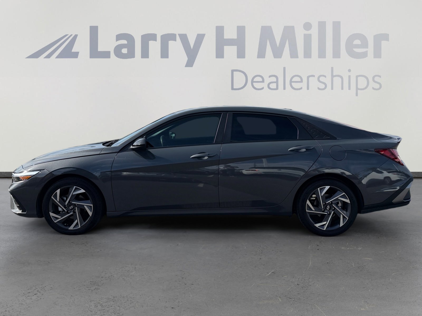 Certified 2025 Hyundai Elantra Sport w/ Cargo Package FWD image 2