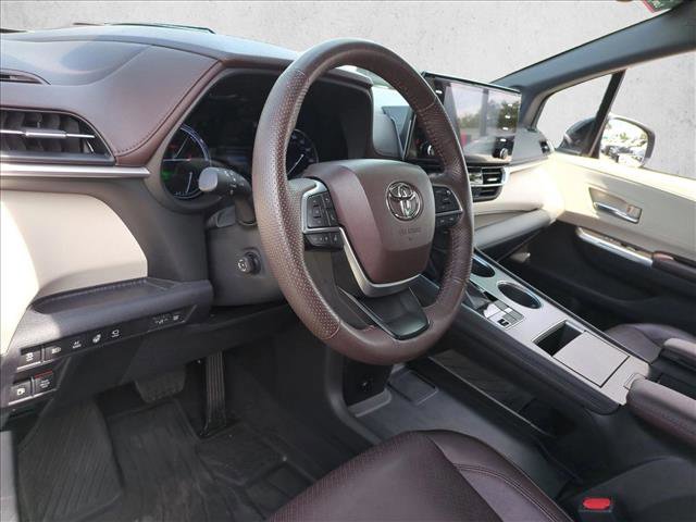 Used 2024 Toyota Sienna Platinum AWD/4WD image 10