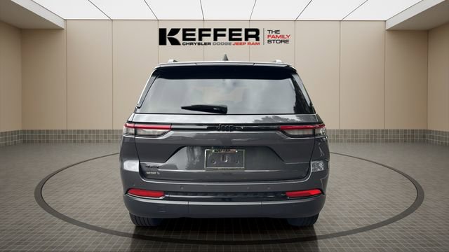 Certified 2024 Jeep Grand Cherokee Altitude AWD/4WD image 4