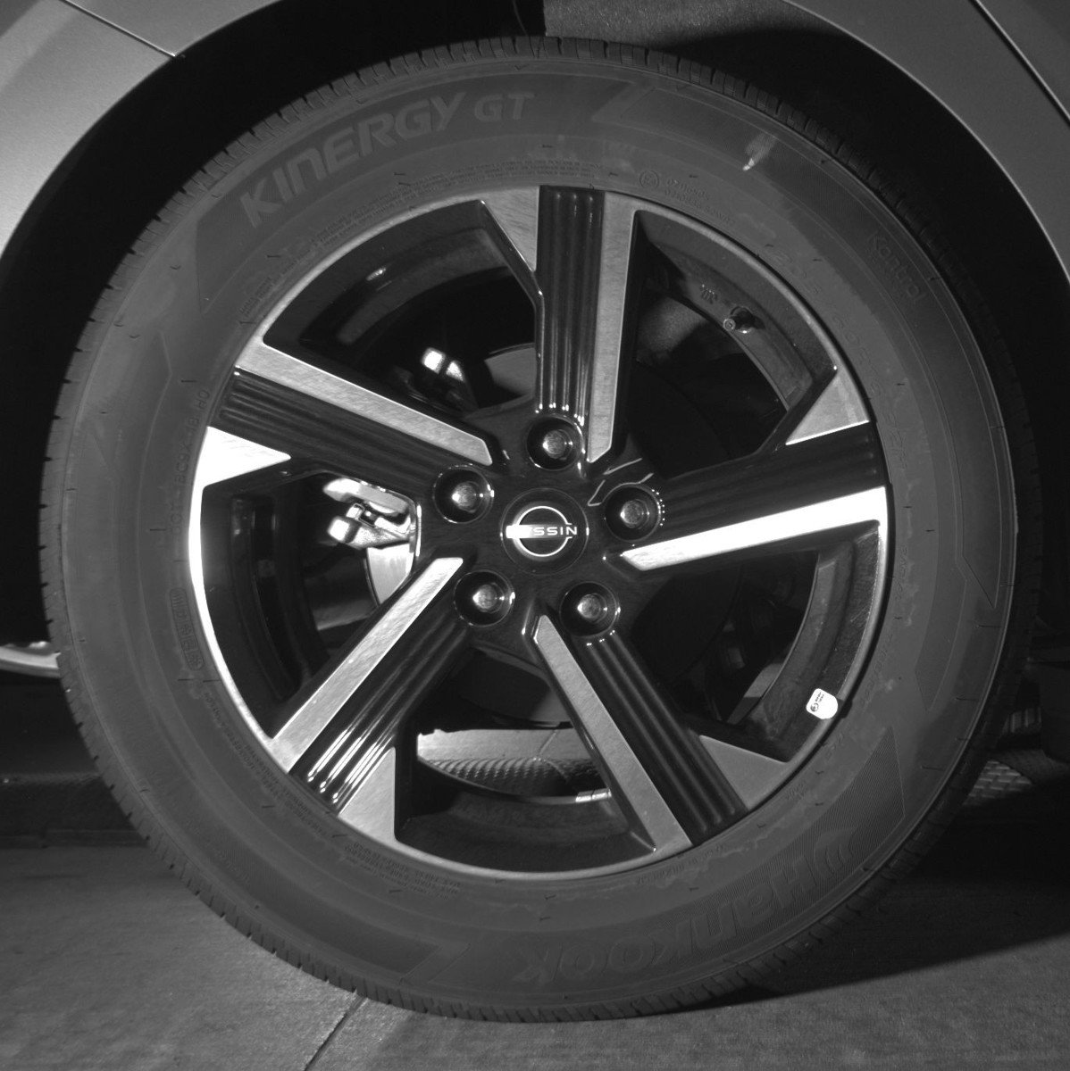 Used 2025 Nissan Sentra SV FWD image 15