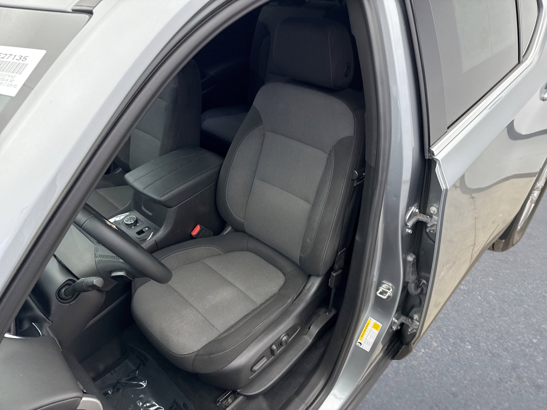 Used 2023 Chevrolet Traverse LT image 11