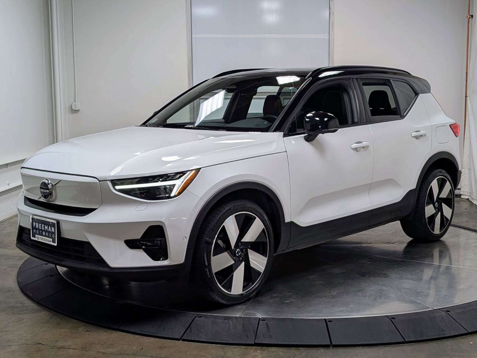 Used 2023 Volvo XC40 Recharge Ultimate w/ Protection Package Premier image 4