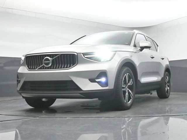 Used 2023 Volvo XC40 B5 Plus image 36