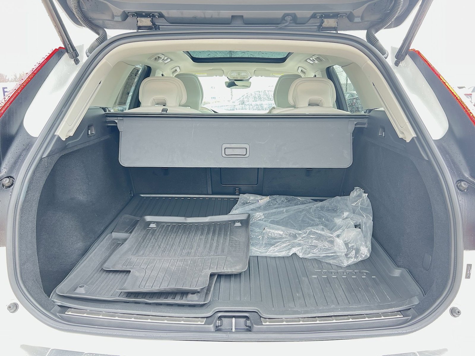 Certified 2023 Volvo XC60 B5 Plus w/ Climate Package image 26